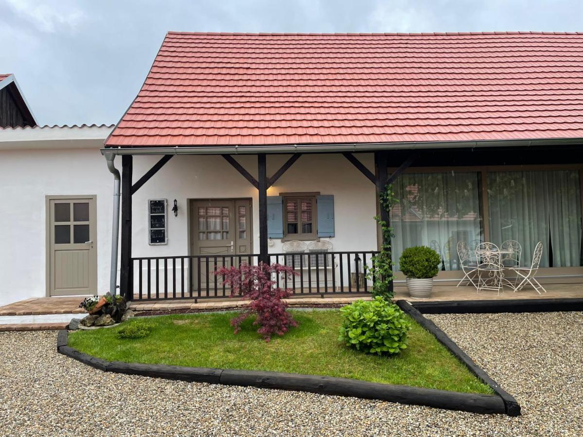 Apartment Domacija Pri Momi