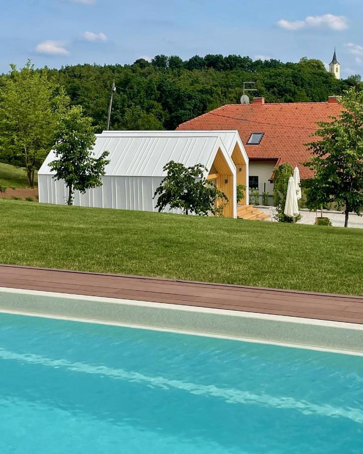 Domacija Pri Momi Apartment